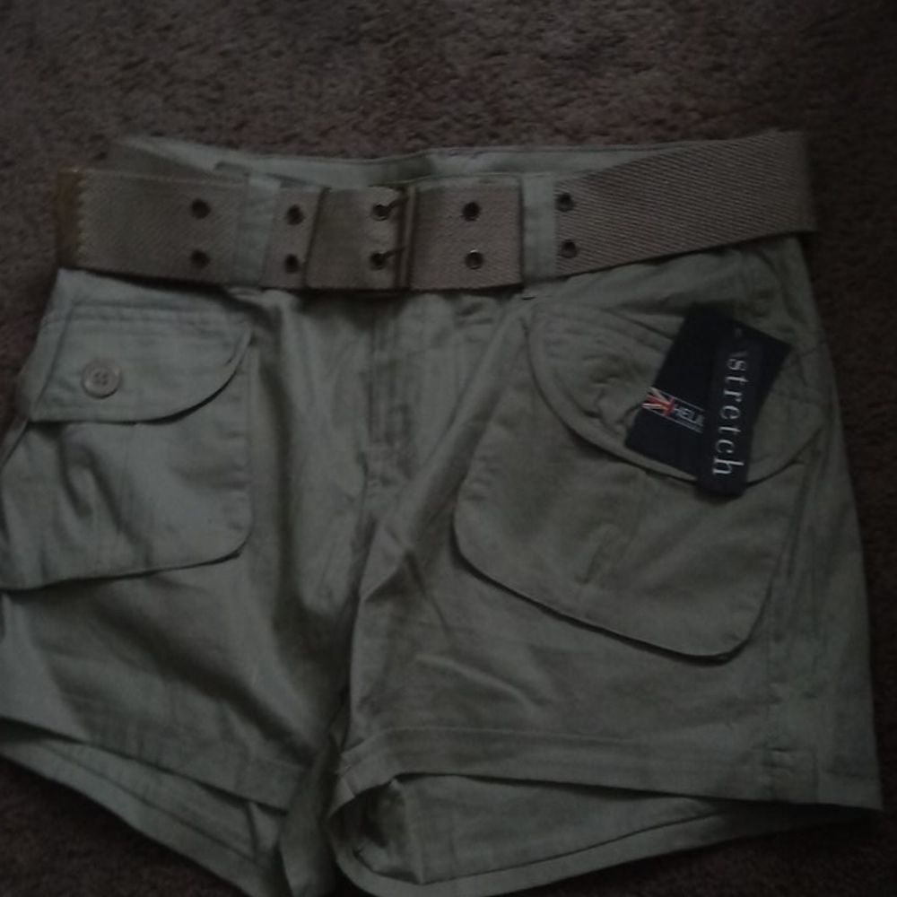 Shorts - Picture 3 of 3